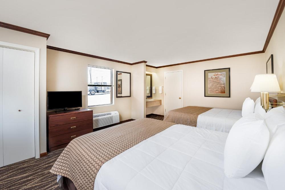 Deluxe Queen Room with Two Queen Beds - Non-Smoking interior