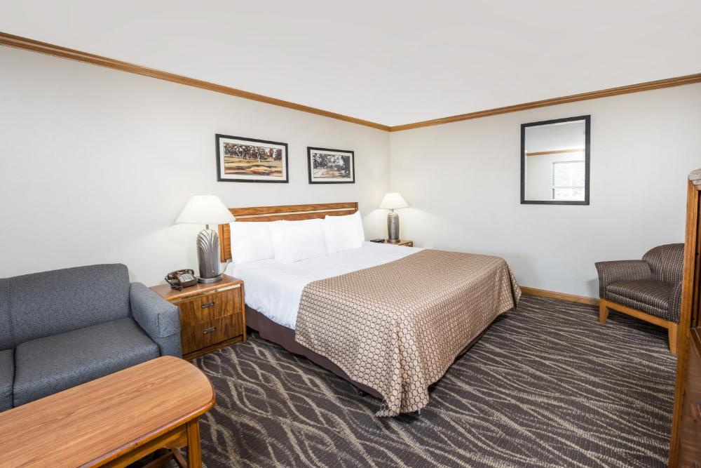 Deluxe King Room - Non-Smoking interior
